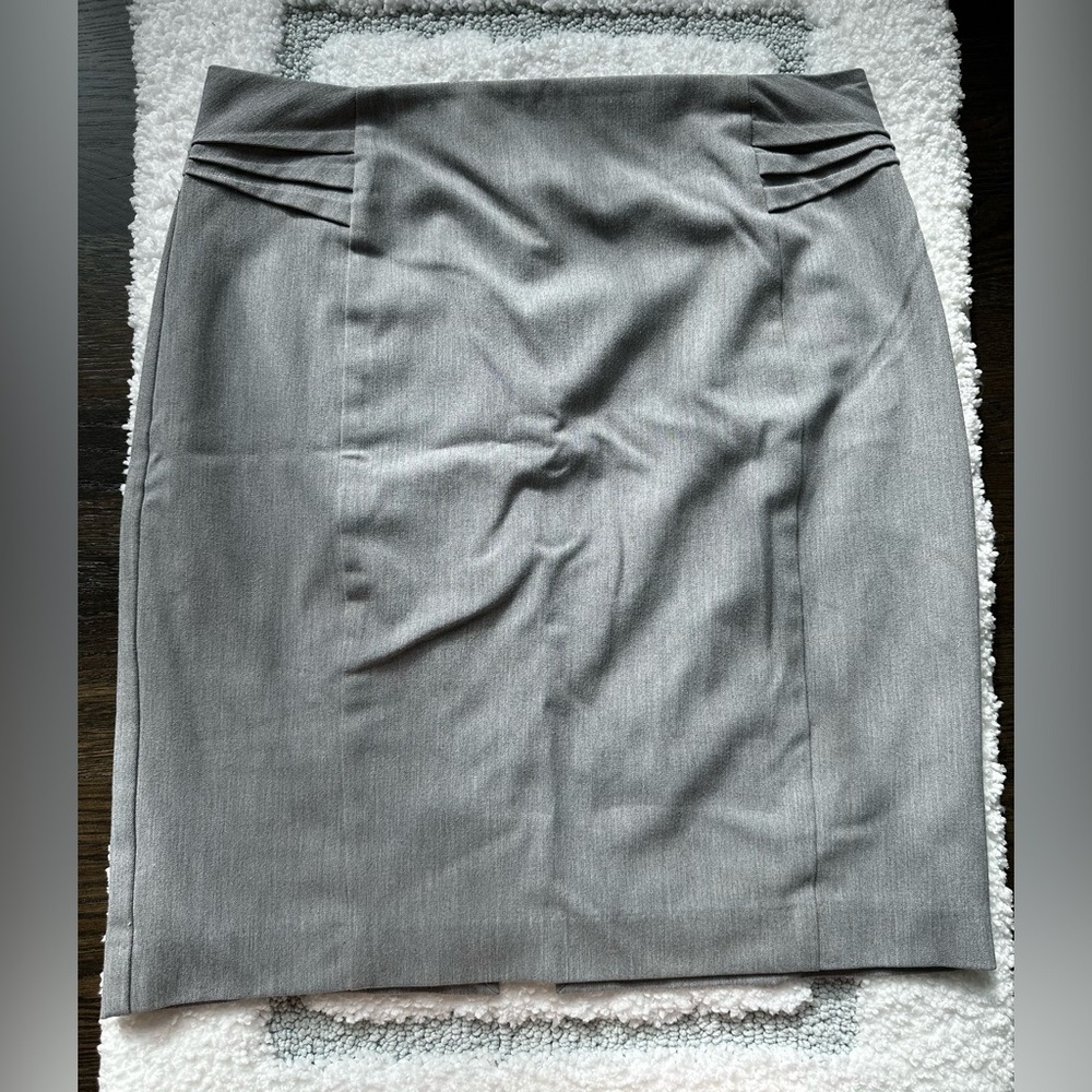 EXPRESS Grey Pintuck Pencil Skirt (Size 12)